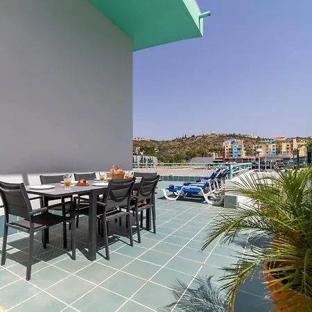 Marina Vila *